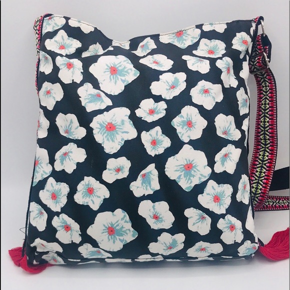 NWOT Floral Messenger Crossbody w/ Camera Strap - Picture 10 of 15